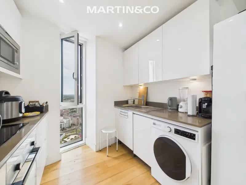 2 Bedroom Flat for Sale in Stratford