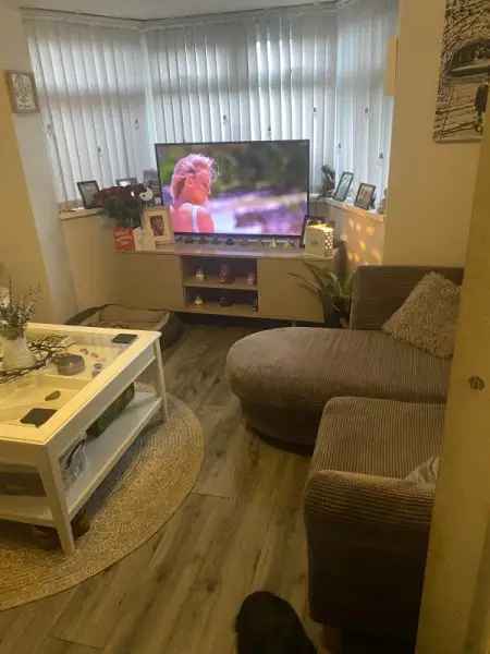 3 Bed House with Garden Summer Houses Off Street Parking