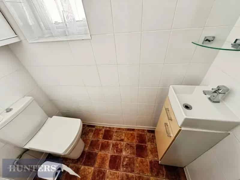 4 Bed Detached House with Self Contained Apartment