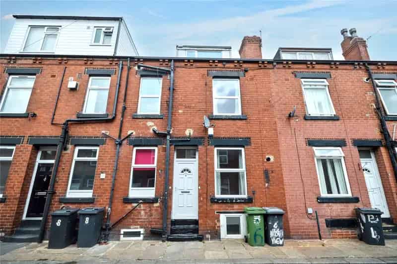 3 Bed Terrace House LS11 - Modern Renovation - Ideal for Families and Investors