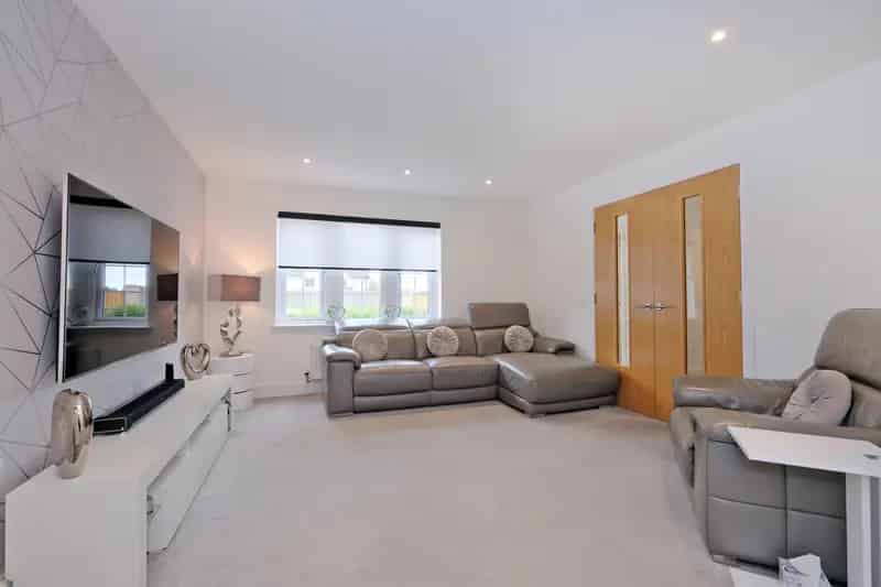 Five Bedroom Detached House in Cults with Double Garage