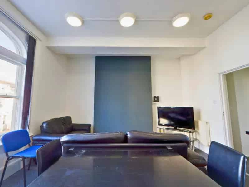 6 Bedroom Flat To Rent Available August 22 2025