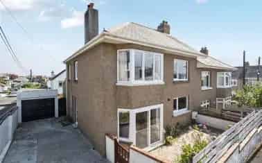 Spacious 4-Bedroom Semi-Detached House in Bude