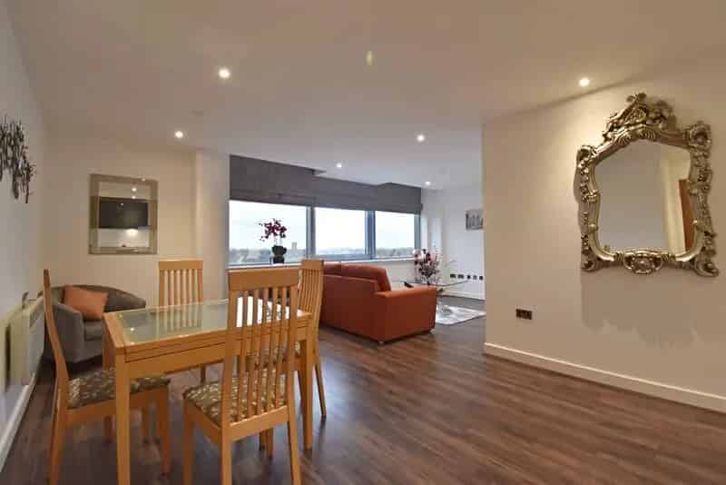 2 Bedroom Town Center Apartment with Parking