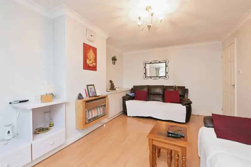3 Bed Semi-Detached Home Kingsthorpe - Ample Parking & Conservatory
