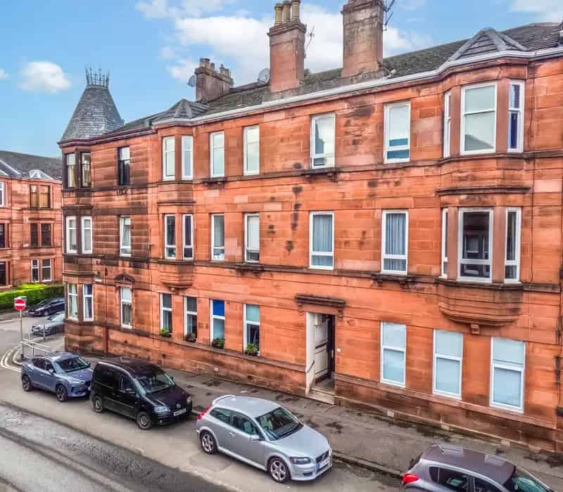Stunning 1-Bedroom Tenement Flat in Langside Glasgow