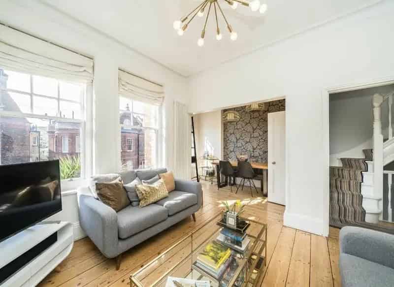 Two Bedroom Maisonette with Private Garden and Roof Terrace