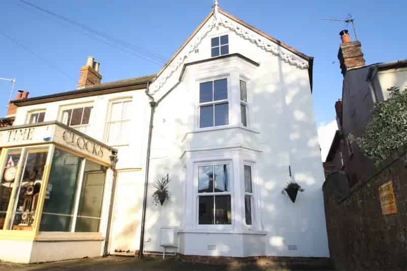 2 Bedroom Flat To Rent Available 2025