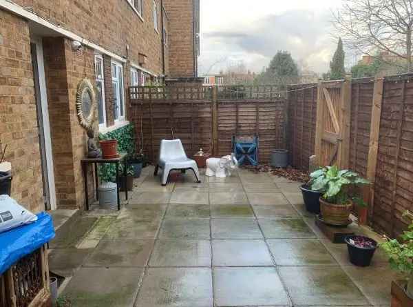 Flat For Rent in Borough of Spelthorne, England