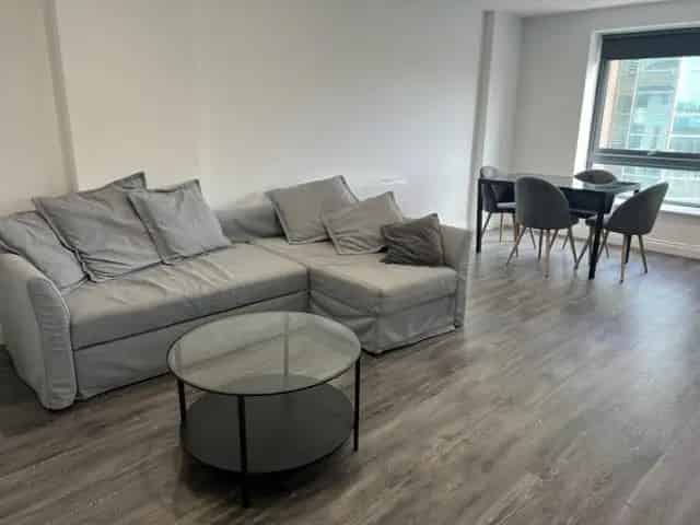 1 Bedroom Apartment to Rent in Queens Square