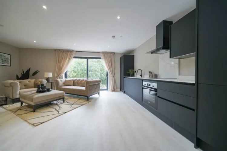 City Greens 1-Bed Apartments Birmingham - HS2, Garden, Parking