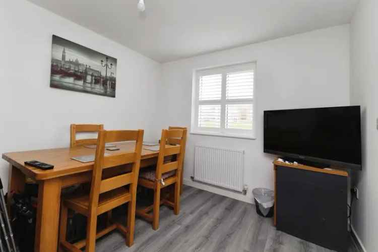 Three Bedroom Detached House Family Home Modern Kitchen Garden Garage