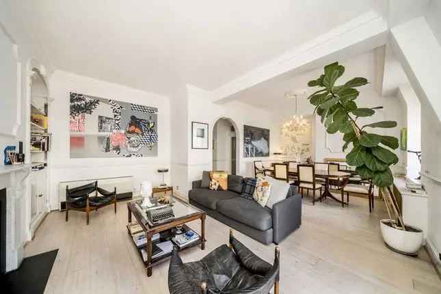 Flat to rent in Berkeley Street, London W1J