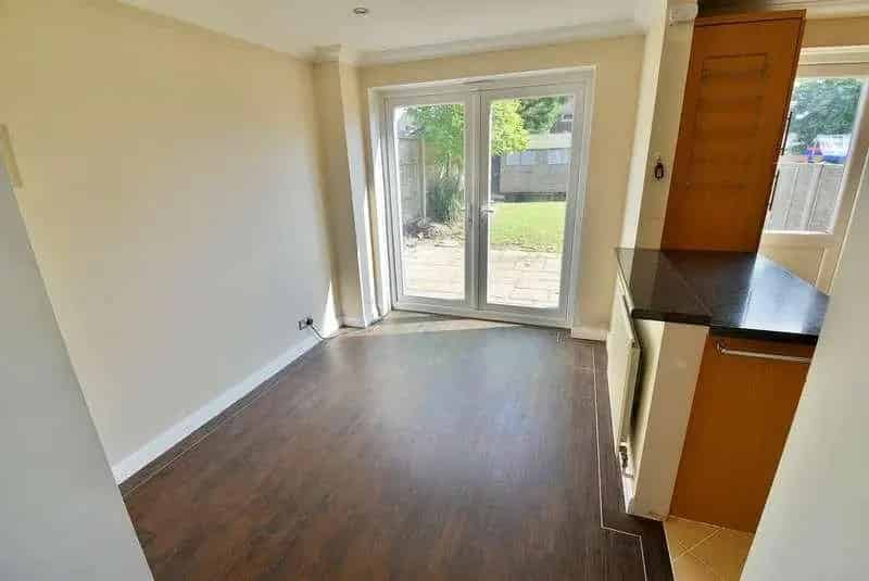 3 Bed End Terrace House For Sale South Facing Garden Single Garage No Chain