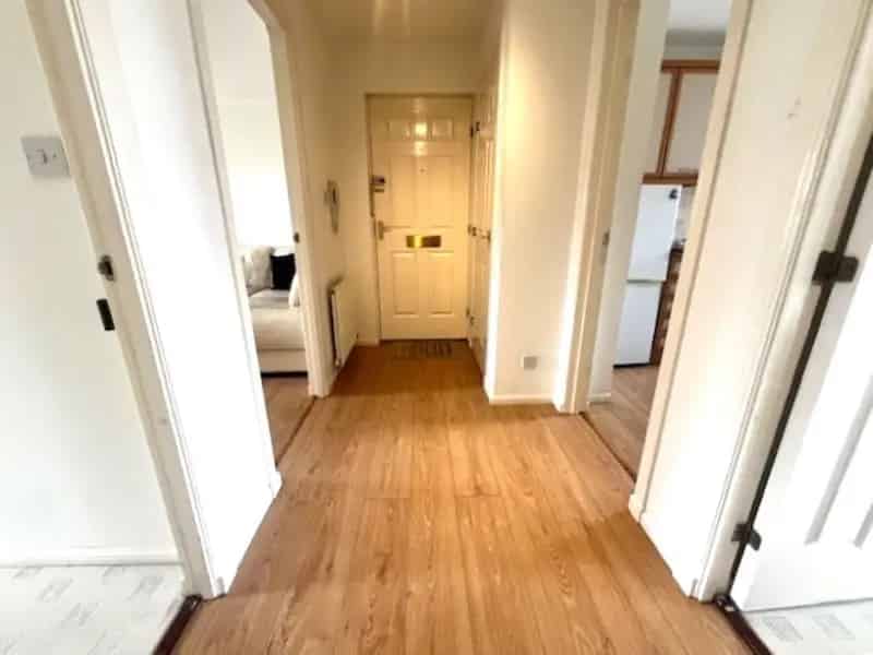 Executive City Centre Apartment - 2 Double Bedrooms - Allocated Parking