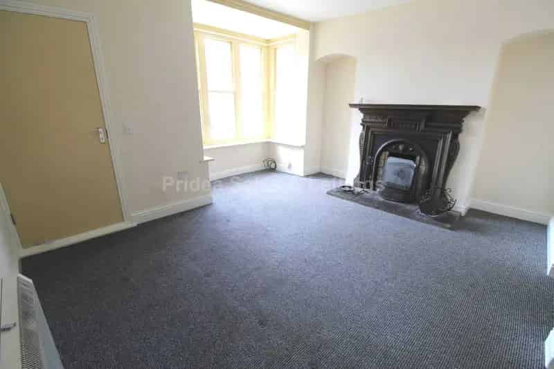 2 Bedroom Apartment House to Rent
