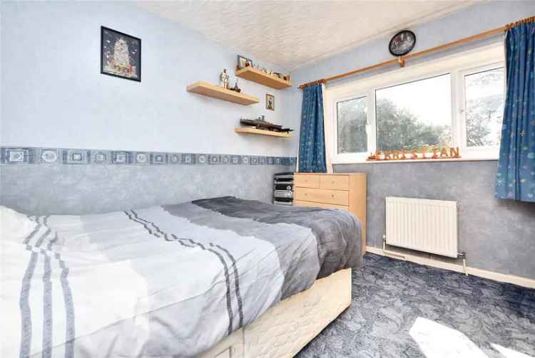 House For Sale in Leeds, England