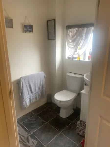 3 Bedroom House Large Garden Driveway Ensuite