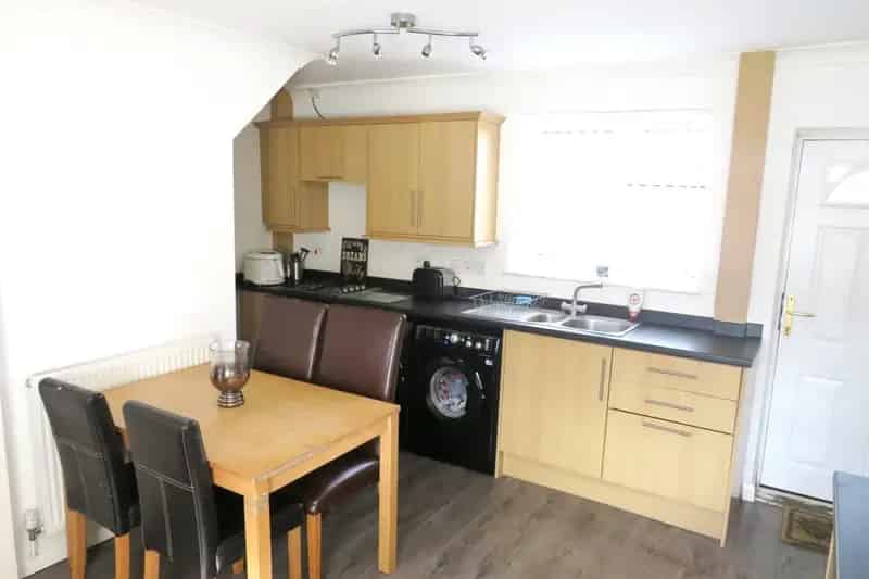2 Bedroom Mid Terraced House Zero Deposit Guarantee Available