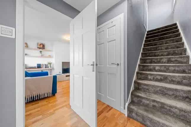 3 Bedroom Semi-Detached House for Sale Mount Vernon