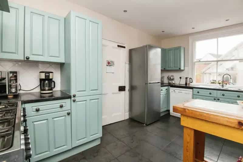 Five Bedroom Victorian Family Home Near Grand Western Canal