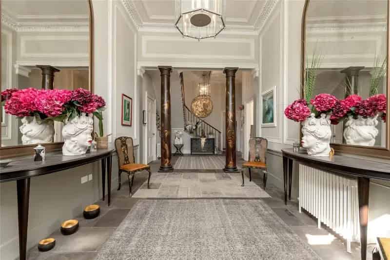 4 Bedroom Townhouse with Lift and Parking in Edinburgh's New Town
