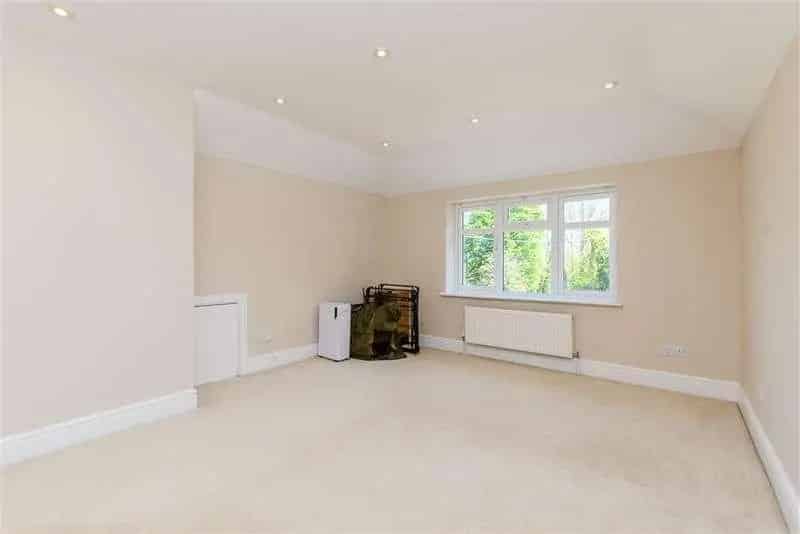 5 Bed Detached House for Sale Near Tunbury School