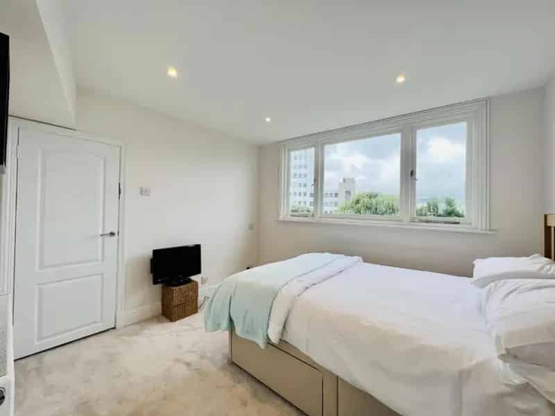 2 Bed Sea View Apartment Folkestone