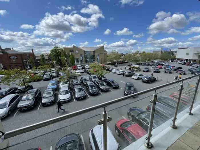 Retail Unit in Busy Commuter Town