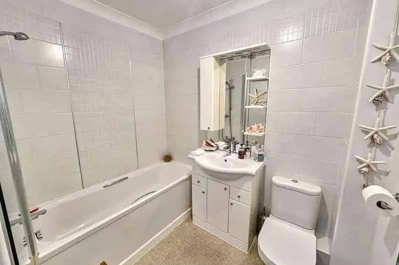 3 Bed House For Sale Near Woodland Walks