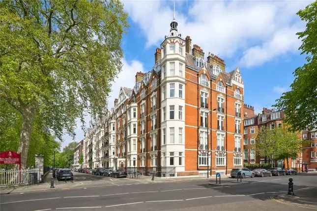 Flat for Sale in Burton Court London SW3