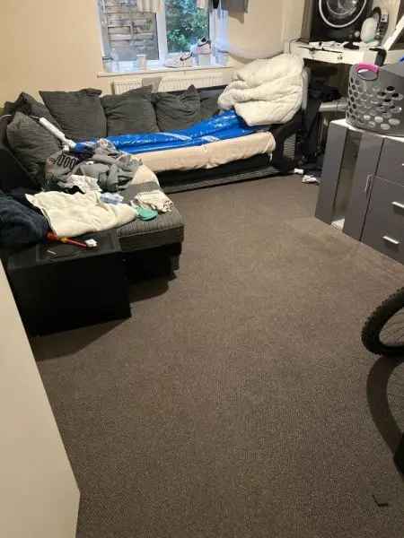 Flat For Rent in Iver Heath, England