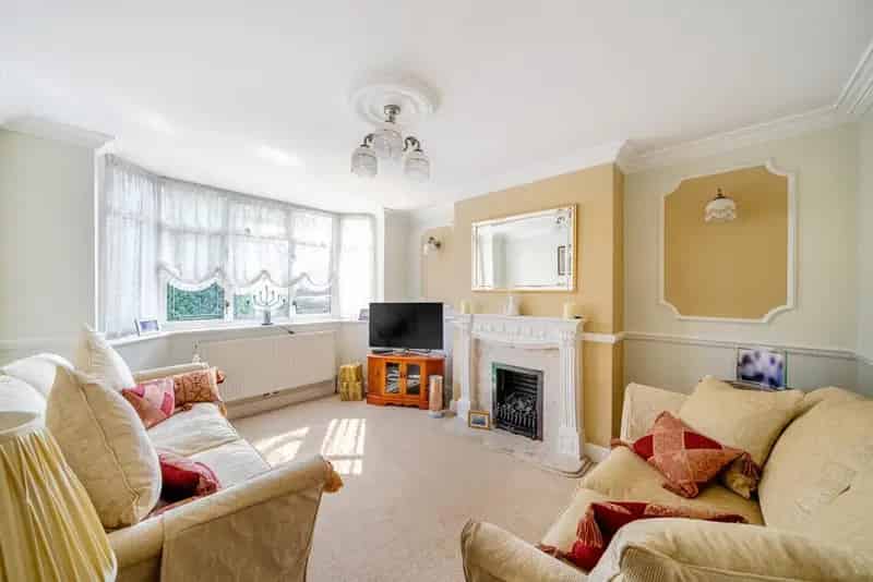 Five Bedroom Family Home with Large Garden