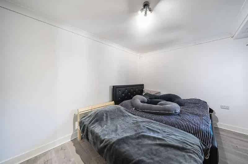 2 bed flat for sale