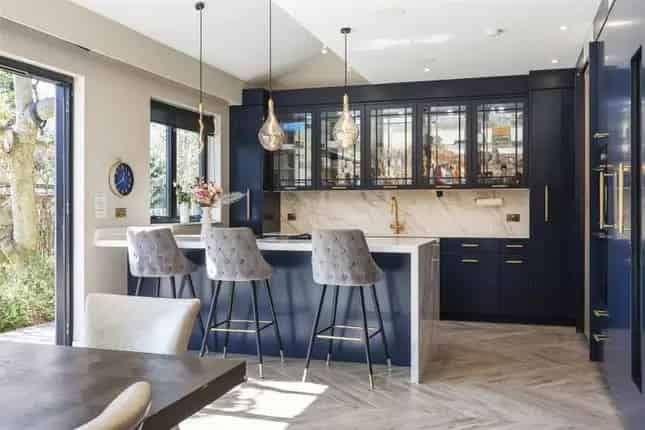 Detached House for Sale in London NW10 - 4 Bedroom Suites, 3500 sq ft