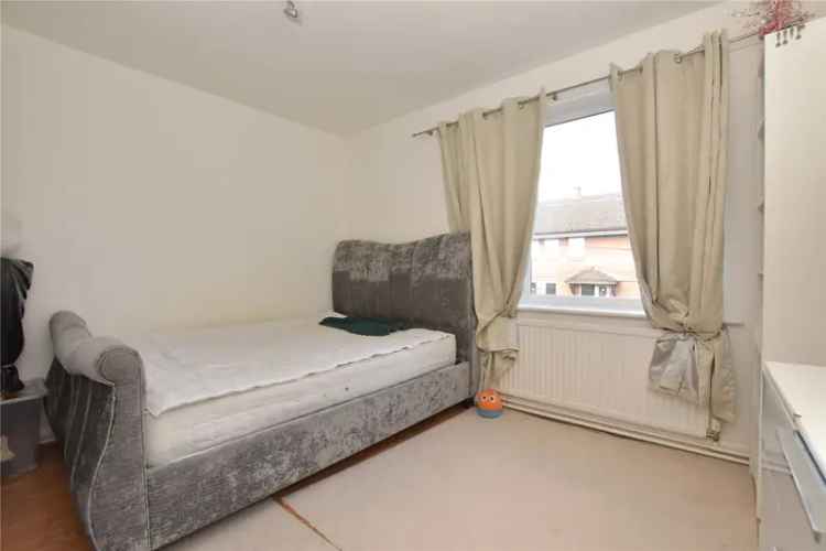 House For Sale in Leeds, England