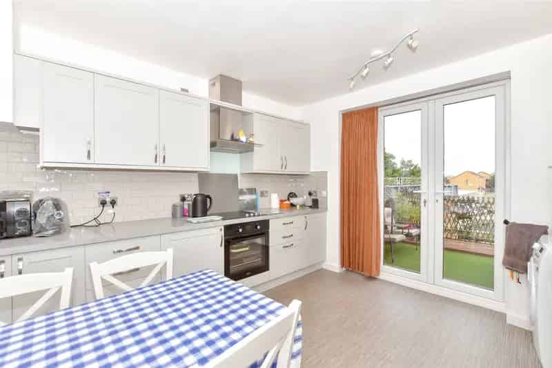 3 Bedroom Maisonette for Sale Hayling Island