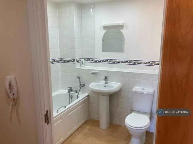 2 Bedroom Flat in Well Maintained Block