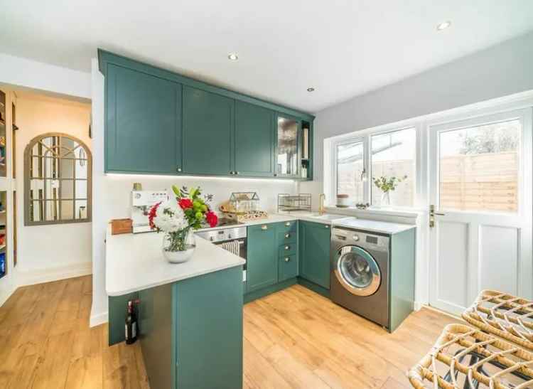 Spacious Ground Floor Maisonette Near Tooting Broadway