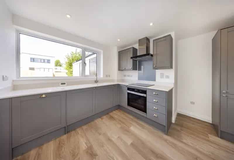 3 Bedroom End of Terrace House Windsor