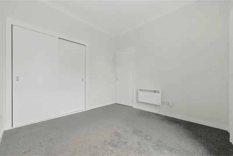 2 Bed Flat First Floor 1 Reception Room Town Centre
