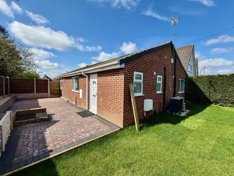 2 Bedroom Bungalow To Rent Recently Refurbished