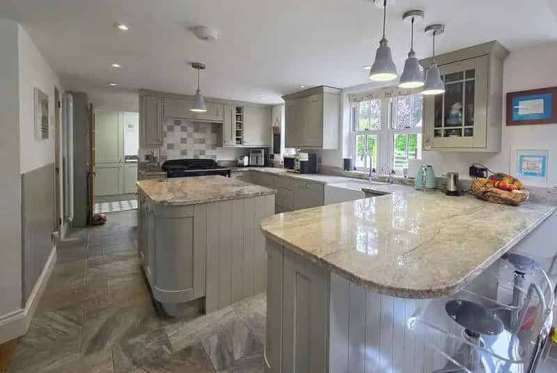 4 Bed House For Sale with Annexe and South-Facing Garden