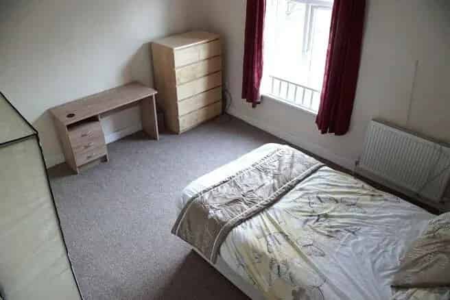 5 Bedroom Student House Share Near University