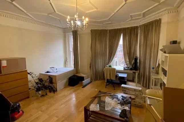 Flat to rent in West End Lane, West Hampstead London NW6