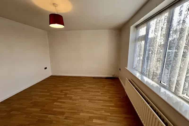 Two Bedroom Detached Bungalow Near Beach