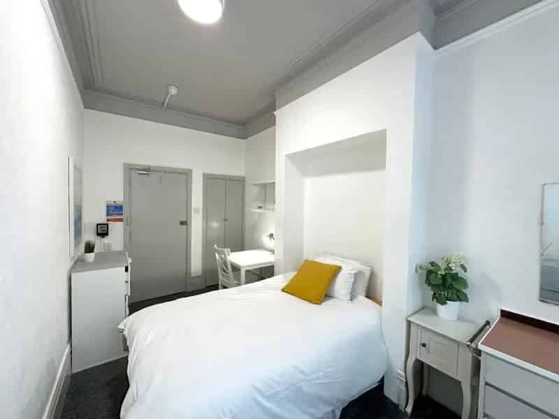 19 Bedroom HMO Bournemouth Town Centre High Annual Turnover Investment