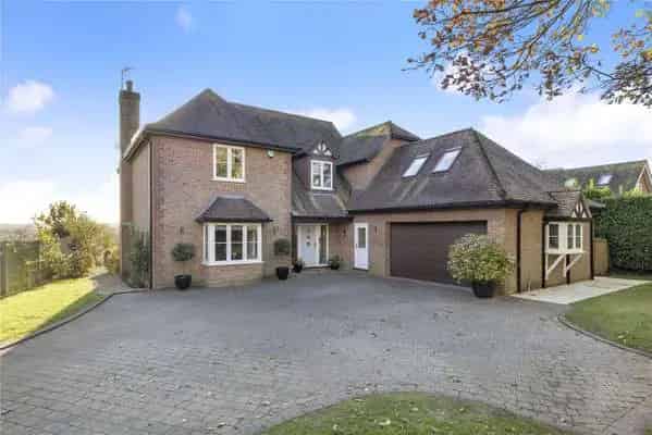 Majestic House Upton Grey Detached Home with Stunning Countryside Views