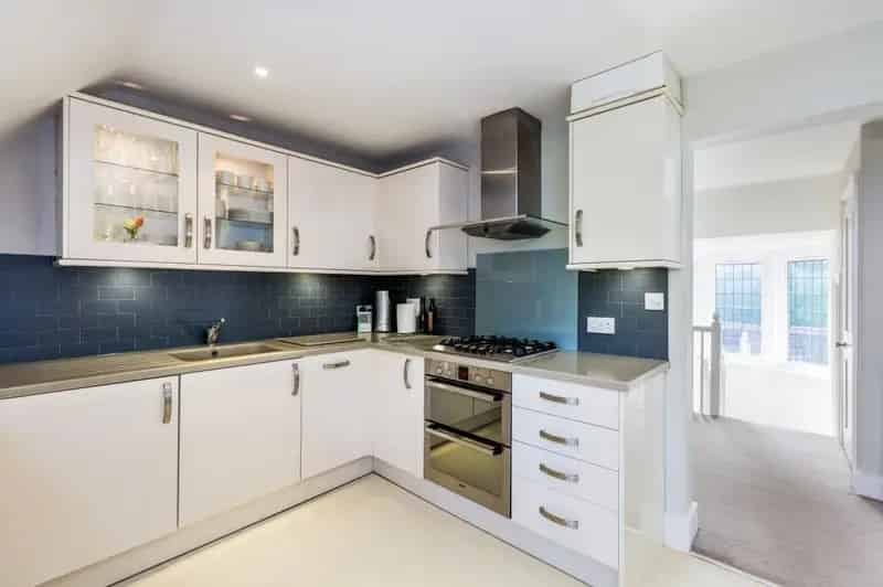 2 Bedroom Flat for Sale in Edwardian Manor House