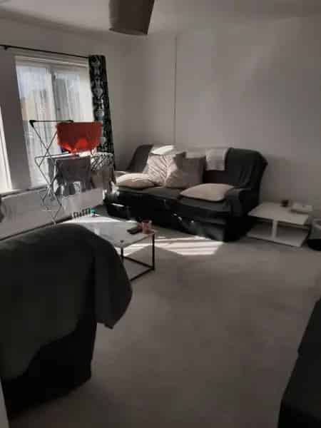 2 Double Bedroom Flat with Private Garden and Parking